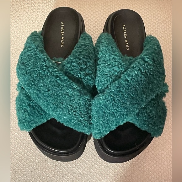 Azalea Wang, Hannah fur platform sandal, green US size 10, platform heel 2 inch - Picture 4 of 11